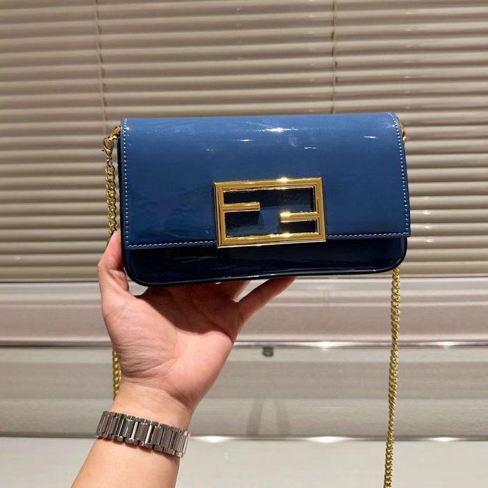 FENDI Chain Wallet Crossbody Bag(Perfect Replica) - Image 4