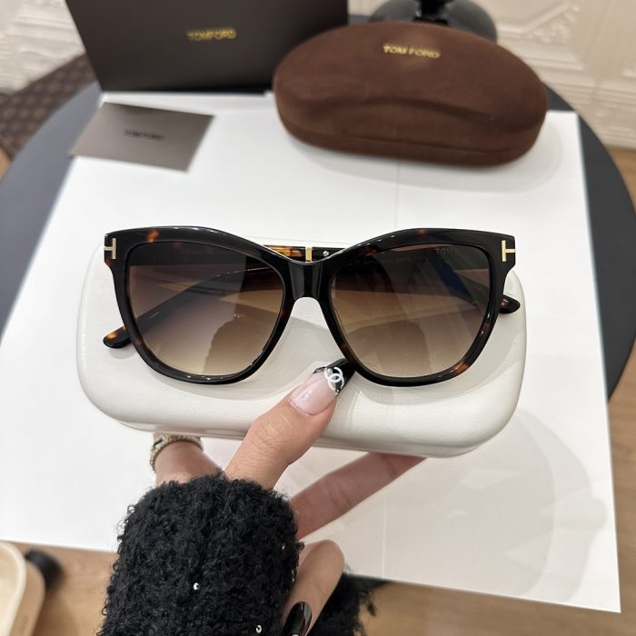 Tom Ford Fashion Sunglasses Top Quality(Perfect Replica) - Image 3