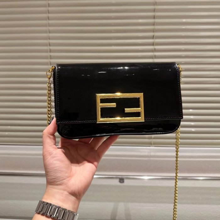 FENDI Chain Wallet Crossbody Bag(Perfect Replica)