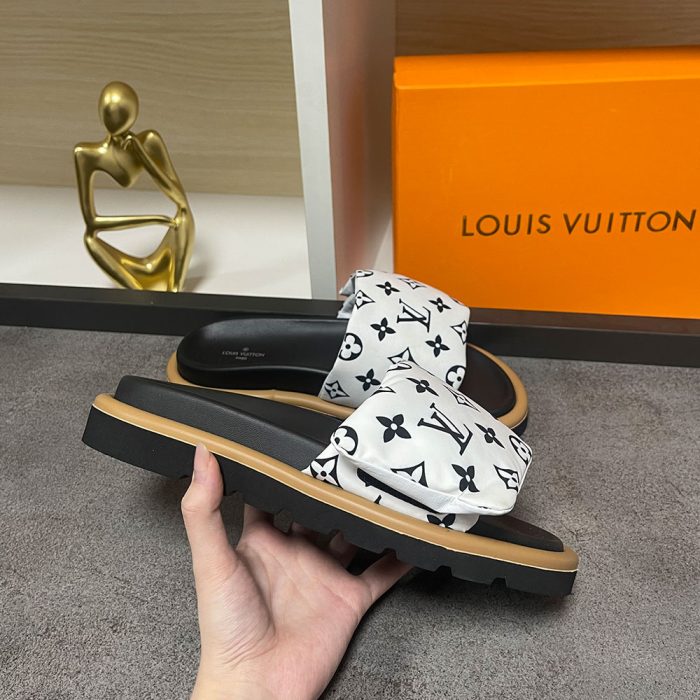 Louis Vuitton LV Pool Pillow Fabric Flat Slide Sandals (Perfect Replica) - Image 9