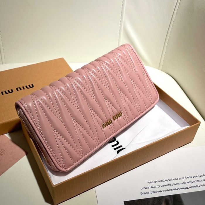 MIU MIU Matelass¨¦ Leather Card Bag (Perfect Replica)