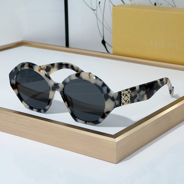 Loewe Outdoor Sun Protection Sunglasses Top quality (Perfect Replica) - Image 4