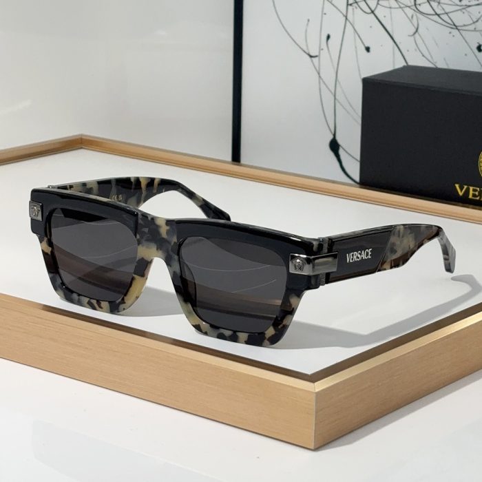 Versace Outdoor Sunglasses Top Quality(Perfect Replica) - Image 5