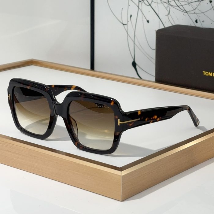 Tom Ford Casual Sun Protection Sunglasses Top Quality(Perfect Replica) - Image 4