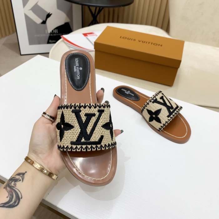 Louis Vuitton LV Lock lt Flat Flat Sandals Slide (Perfect Replica) - Image 4