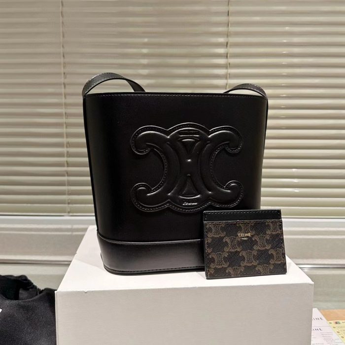 Celine Cuir Triomphe Shoulder Bag (Perfect Replica)