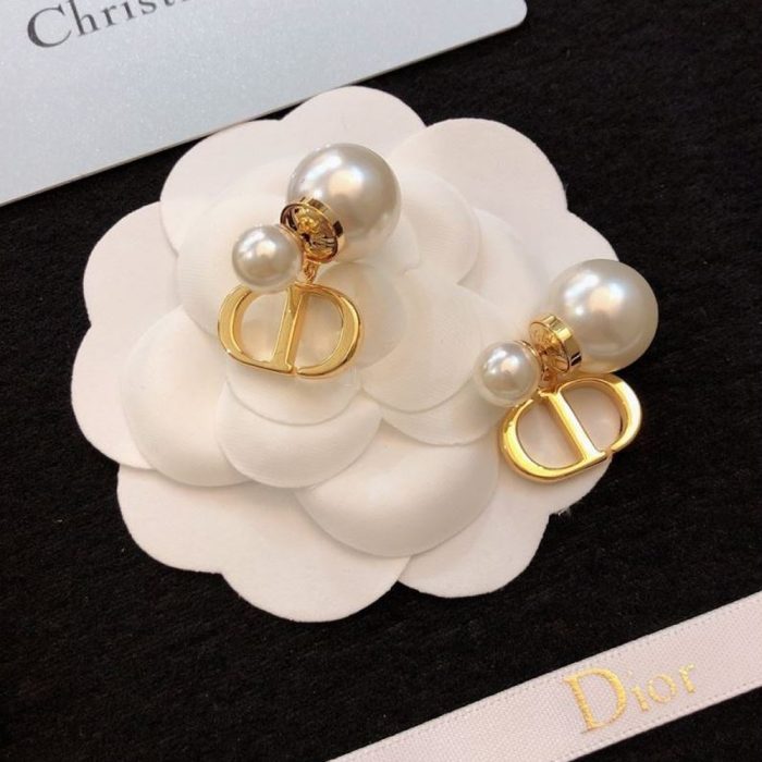 Christian Dior pearl earrings(Perfect Replica)