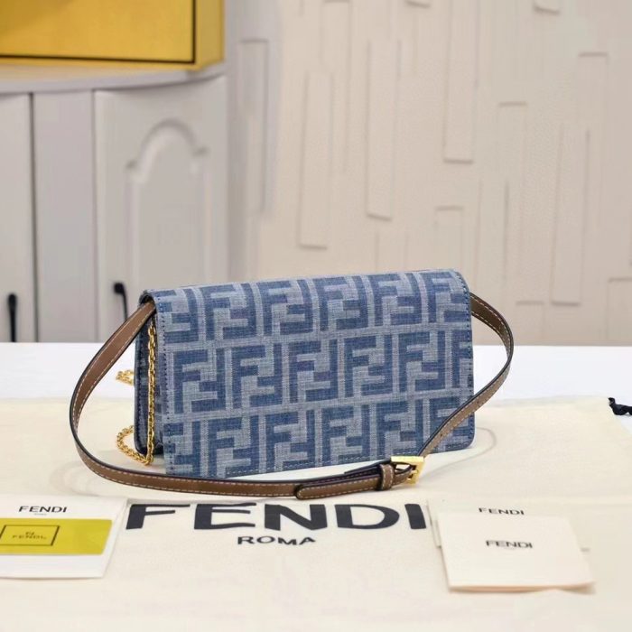 FENDI Baguette Wallet On Chain bag (Perfect Replica) - Image 3