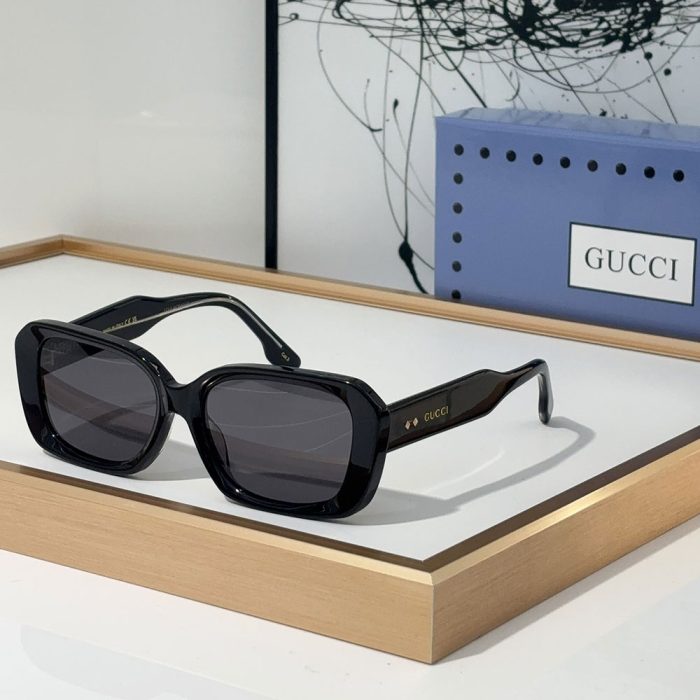 Gucci Fashion mirror leg Logo sunglasses Top quality (Perfect Replica) - Image 5