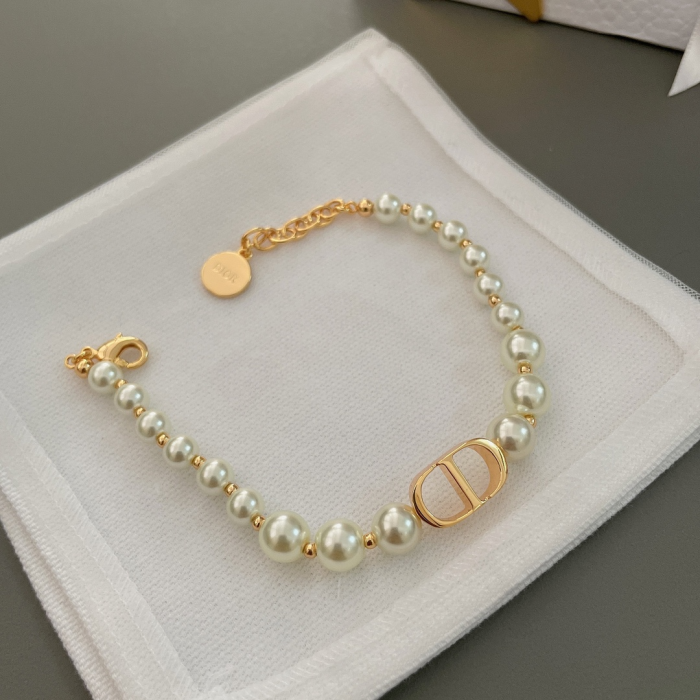 Christian Dior pearl necklace & Bracelets (Perfect Replica) - Image 3