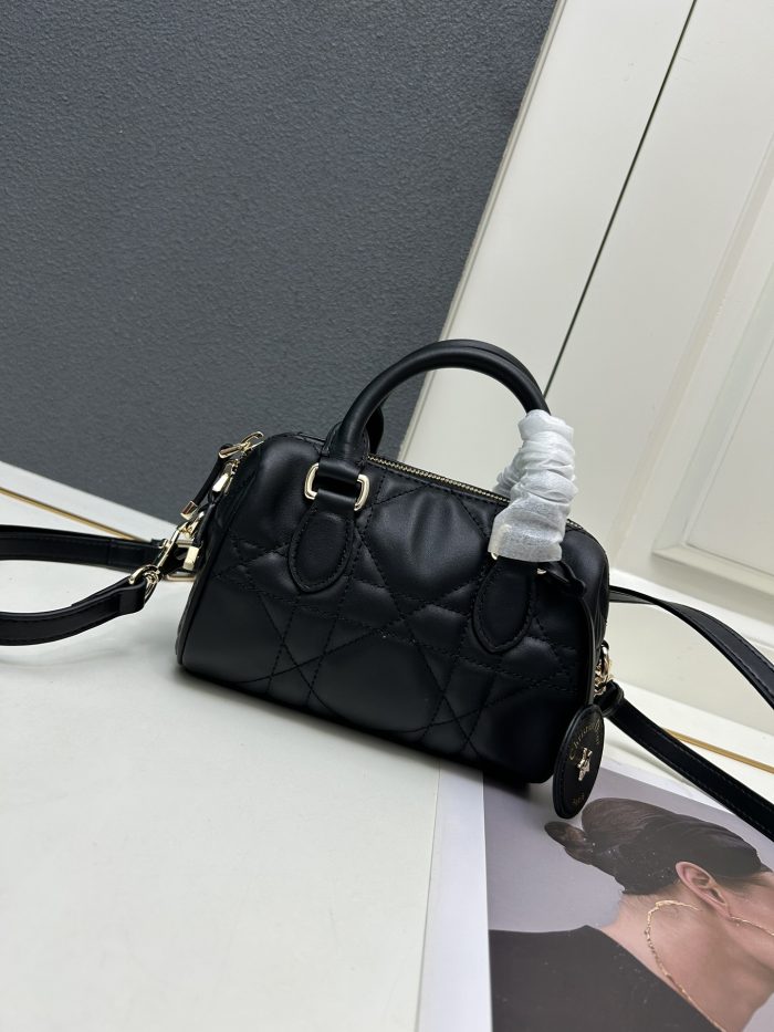 Dior Groove 20 Handbag(Perfect Replica) - Image 5