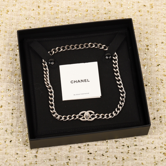 Chanel Pearl Necklace - Image 3