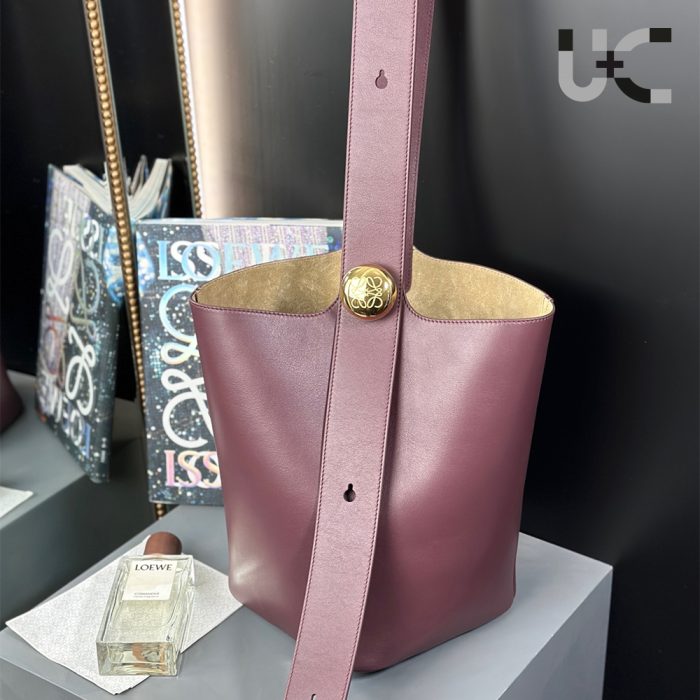 LOEWE Medium Pebble Bucket Bag(Perfect Replica) - Image 6