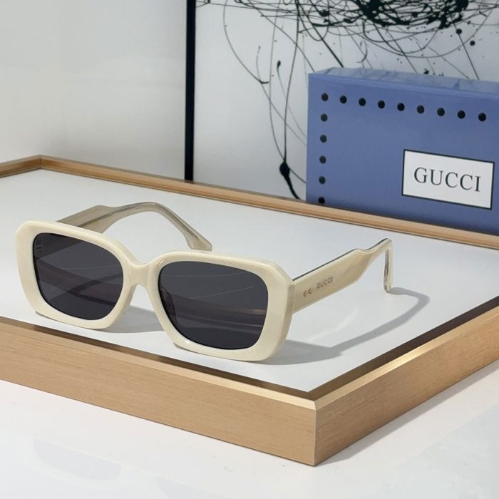 Gucci Fashion mirror leg Logo sunglasses Top quality (Perfect Replica) - Image 4