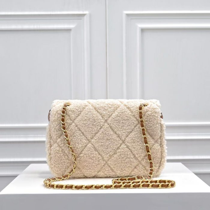 Chanel Autumn and Winter Series Flap Bag (Replica) - Image 5