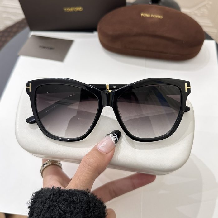 Tom Ford Fashion Sunglasses Top Quality(Perfect Replica) - Image 5