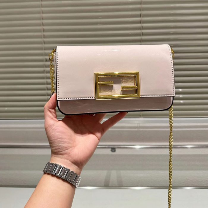 FENDI Chain Wallet Crossbody Bag(Perfect Replica) - Image 6