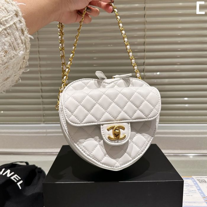 Chanel Heart Bag (Perfect Replica) - Image 4