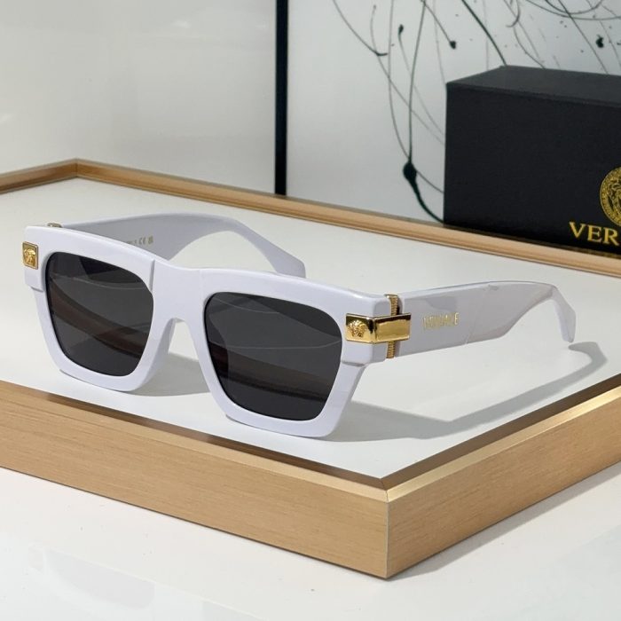 Versace Outdoor Sunglasses Top Quality(Perfect Replica) - Image 3